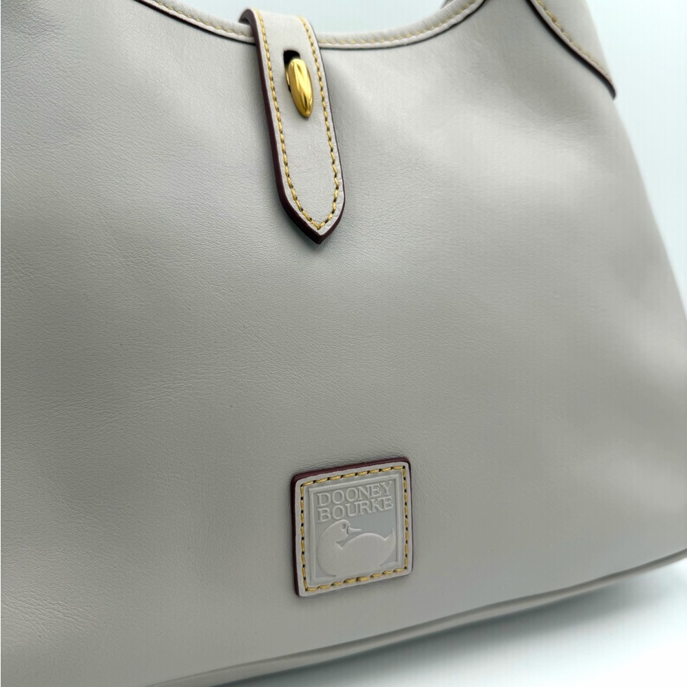 Dooney & Bourke Cream Leather Shoulder Bag | Smoke Free Home 💛 - Picture 4 of 8